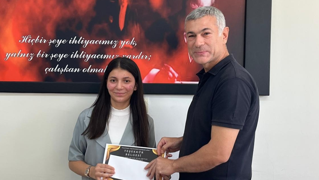 KİTAP OKUMA PROJESİ KAPSAMINDA LİSELERDE EN ÇOK KİTAP OKUYAN ÖĞRENCİLERİN ÖDÜL TÖRENİ